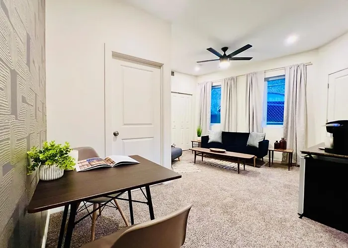 Style Off St Parking Mins To Dwtn Apartment *